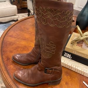 Apepazzo Tall Brown Boots with design